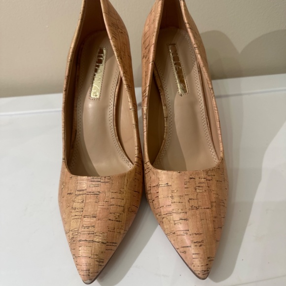 Shoes - Picture 3 of 4